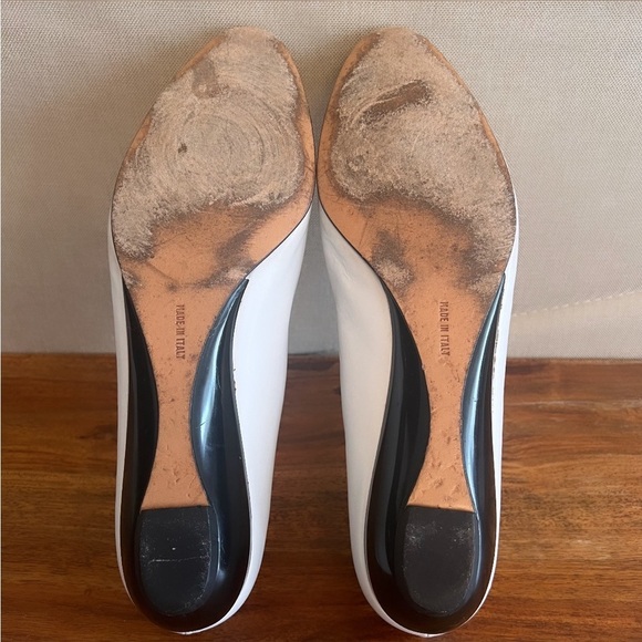 VINTAGE SALVATORE FERRAGAMO Black & White Leather Small Wedge Heel Flats Sz 9 - Picture 12 of 13